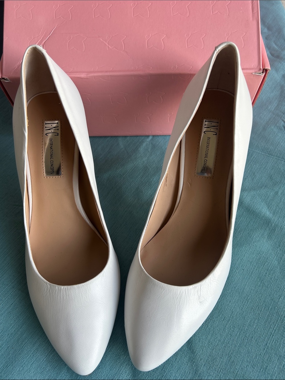 INC International Concepts White Pointed-Toe Pumps with Sleek Silhouette